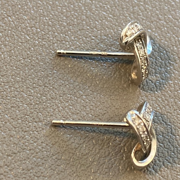 Diamond Knot 14K white gold studs - Picture 6 of 12